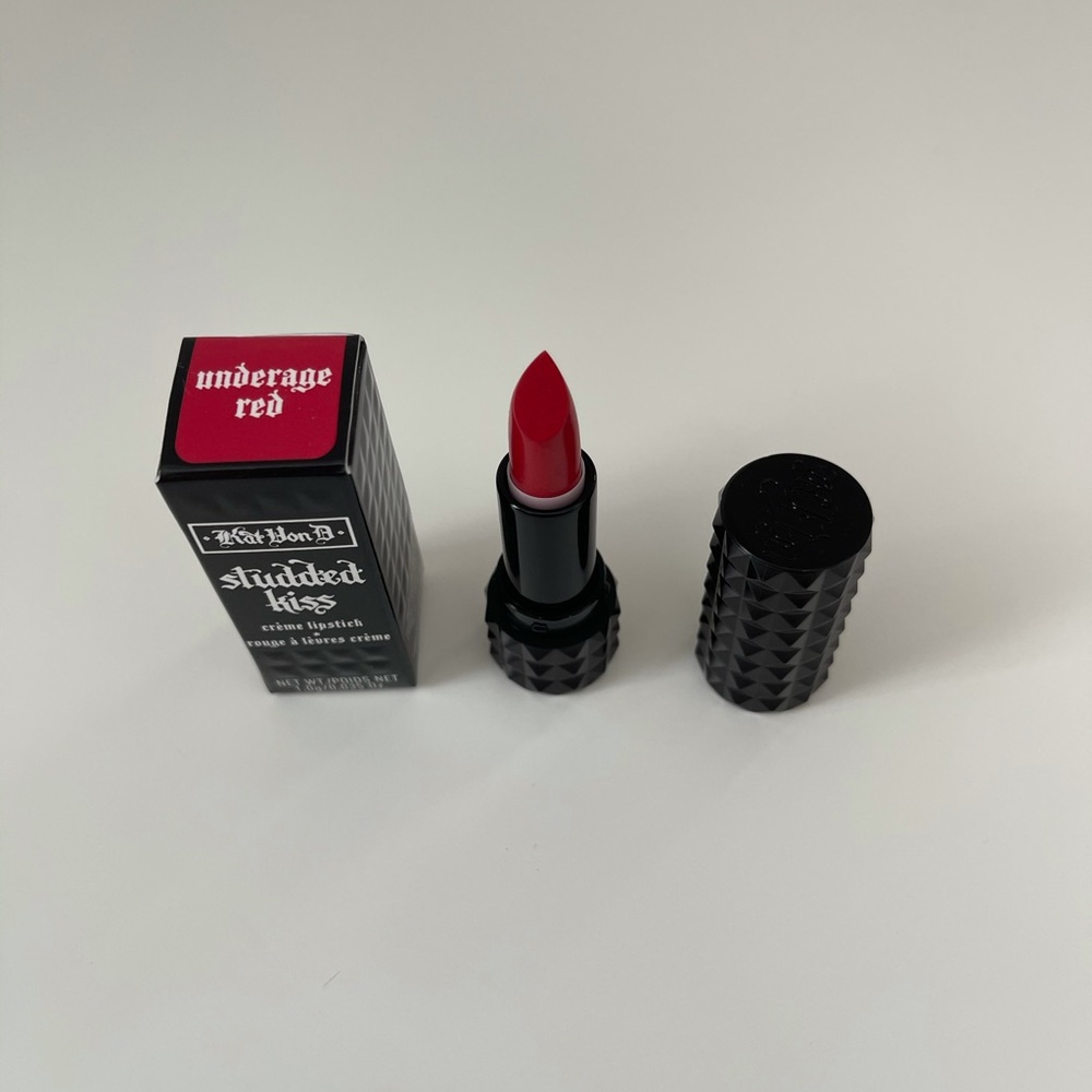 Kat Von D mini Studded Kiss créme Lipstick Underage Red - Picture 4 of 6